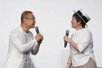 左から神谷明、伊倉一恵。