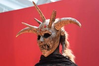 長澤まさみが着用した仮面。