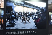 映画「キングダム」写真展の様子。