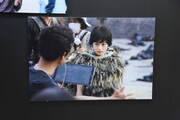 映画「キングダム」写真展の様子。