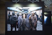 映画「キングダム」写真展の様子。