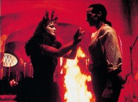 「サンタ・サングレ 聖なる血」 (c)1982 Medallion Media