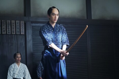 「居眠り磐音」より、杉野遥亮演じる慎之輔。