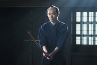 「居眠り磐音」より、柄本佑演じる琴平。