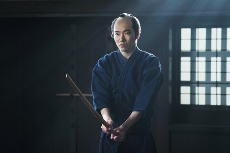 「居眠り磐音」より、柄本佑演じる琴平。