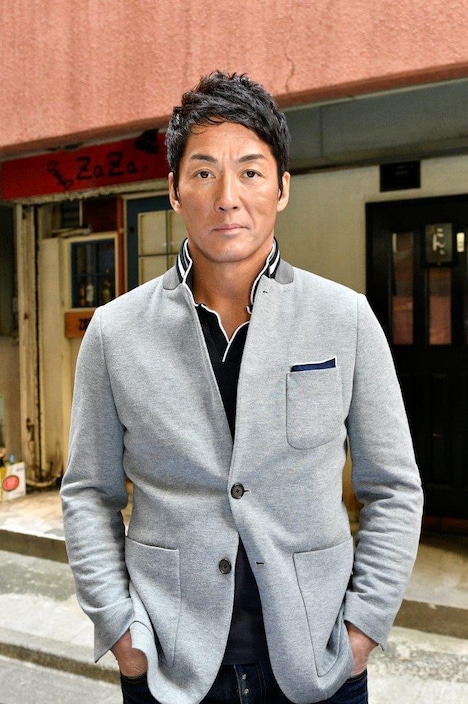 長嶋一茂演じる自称カリスマラーメンブロガー。