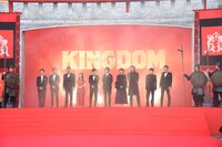 「キングダム」キャスト・スタッフが登場したときの様子。