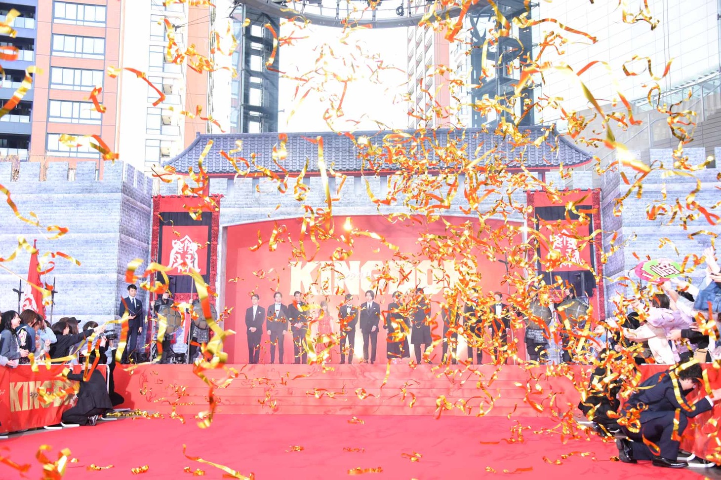 「キングダム」キャスト・スタッフが登場したときの様子。