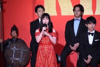 橋本環奈（中央）