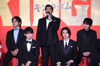 高嶋政宏（中央）