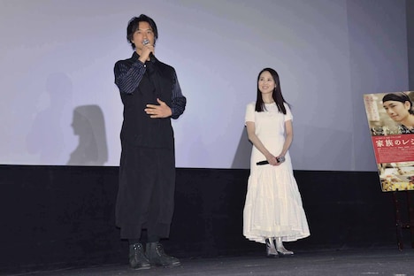 左から斎藤工、松田聖子。