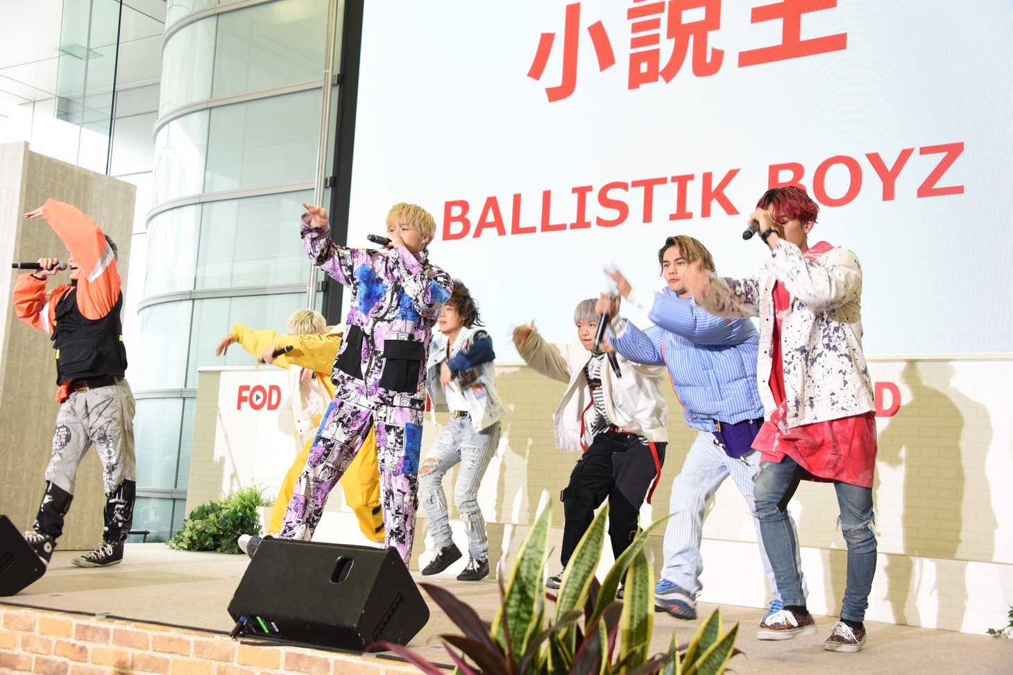 BALLISTIK BOYZによるパフォーマンスの様子。