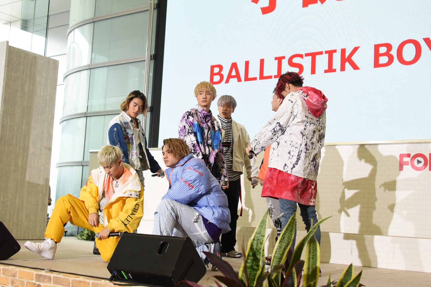 BALLISTIK BOYZによるパフォーマンスの様子。