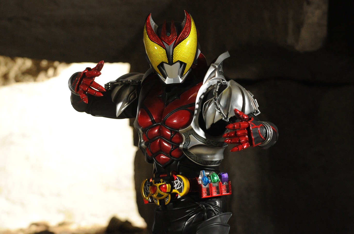 「劇場版 仮面ライダーキバ／魔界城の王 ディレクターズカット版」 (c)劇場版「キバ・ゴーオンジャー」製作委員会 (c)石森プロ・東映