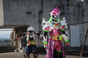「劇場版 仮面ライダーエグゼイド トゥルー・エンディング」 (c)2017 劇場版「エグゼイド・キュウレンジャー」製作委員会 (c)石森プロ・テレビ朝日・ADK・東映
