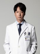 「神の手」より、椎名桔平演じる白川泰生。