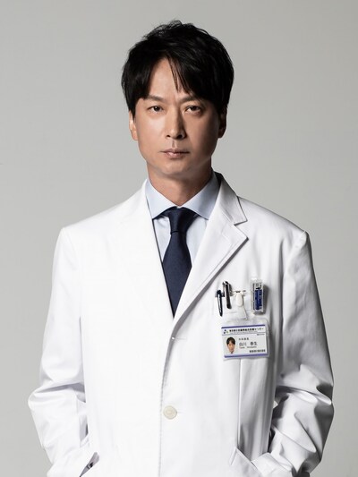 「神の手」より、椎名桔平演じる白川泰生。