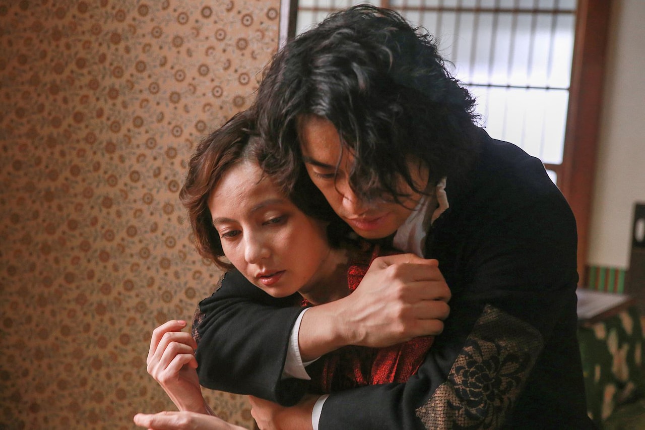 ベッキーがいかさま技「元禄積み」を華麗に披露、「麻雀放浪記2020」本編映像