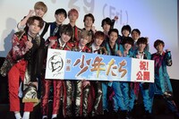 「映画 少年たち」初日舞台挨拶の様子。