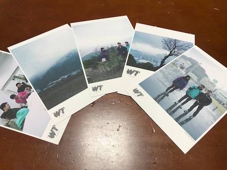 初日来場者特典となる5枚組ポストカードセット。