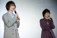 左から植田圭輔、崎山つばさ。