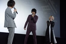 左から植田圭輔、崎山つばさ、最上もが。