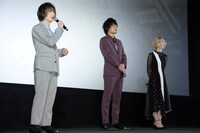 左から植田圭輔、崎山つばさ、最上もが。