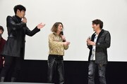 突然司会のように質問し始め、周りからツッコまれる弓削智久（右）。