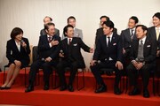 「集団左遷!!」制作発表会見の様子。