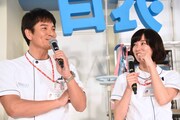 左から沢村一樹、水川あさみ。