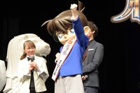 「令和のシャーロック・ホームズ」になることを宣言したコナン（中央）。