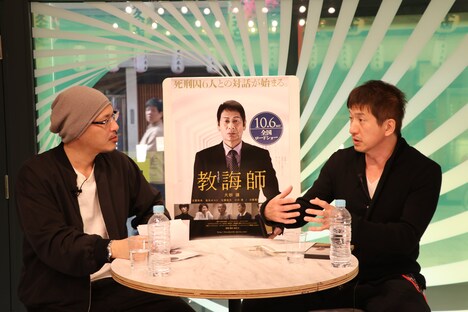 左から森直人、佐向大。