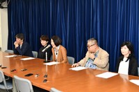 第37回向田邦子賞選考会の様子。