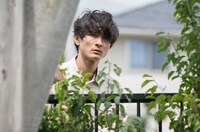 「アンダー・ユア・ベッド」