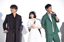 左からTAKAHIRO、柴田杏花、秋山真太郎。