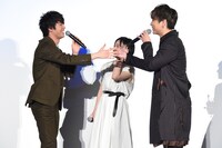 左から板垣瑞生、山口まゆ、TAKAHIRO。