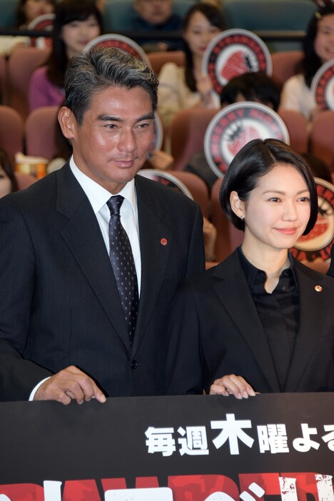 左から宍戸開、二階堂ふみ。