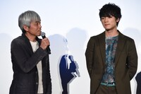 左から小市慢太郎、板垣瑞生。