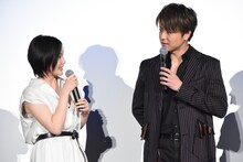 左から山口まゆ、TAKAHIRO。