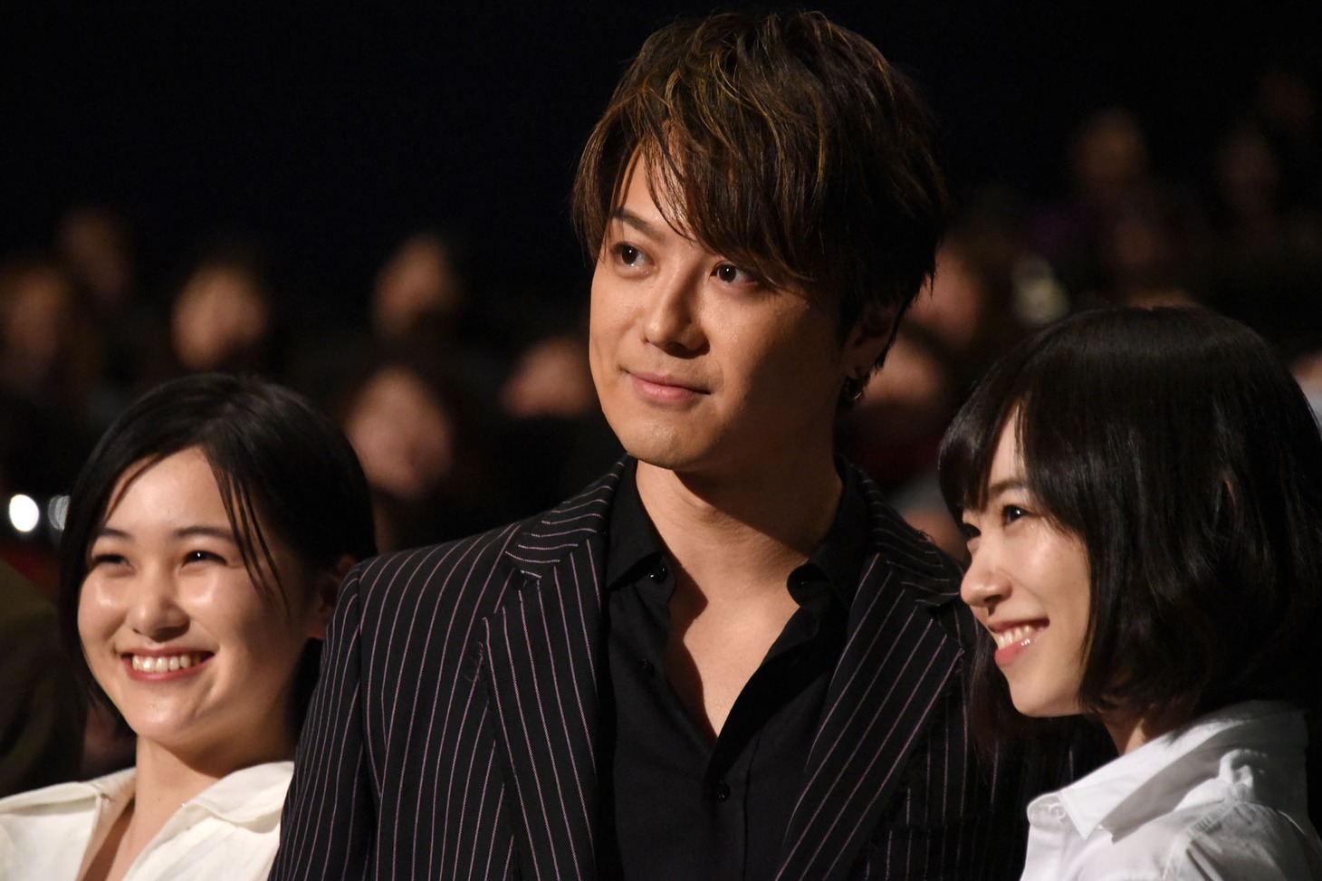 左から山口まゆ、TAKAHIRO、柴田杏花。
