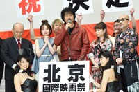 「麻雀放浪記2020」初日舞台挨拶の様子。