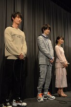 左から笠松将、桜田通、福田麻由子。