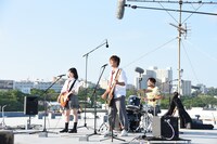 ライブシーンの撮影の様子。