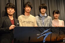 「ラ」初日舞台挨拶にて、左から高橋朋広、笠松将、桜田通、福田麻由子。