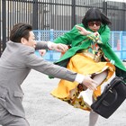 古田新太がスカート姿でアクション披露、ドラマ「俺スカ」撮影スタート