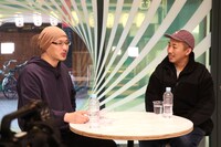 左からMCの森直人、三宅唱。