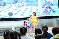 マジマジョピュアーズのパフォーマンスの様子。