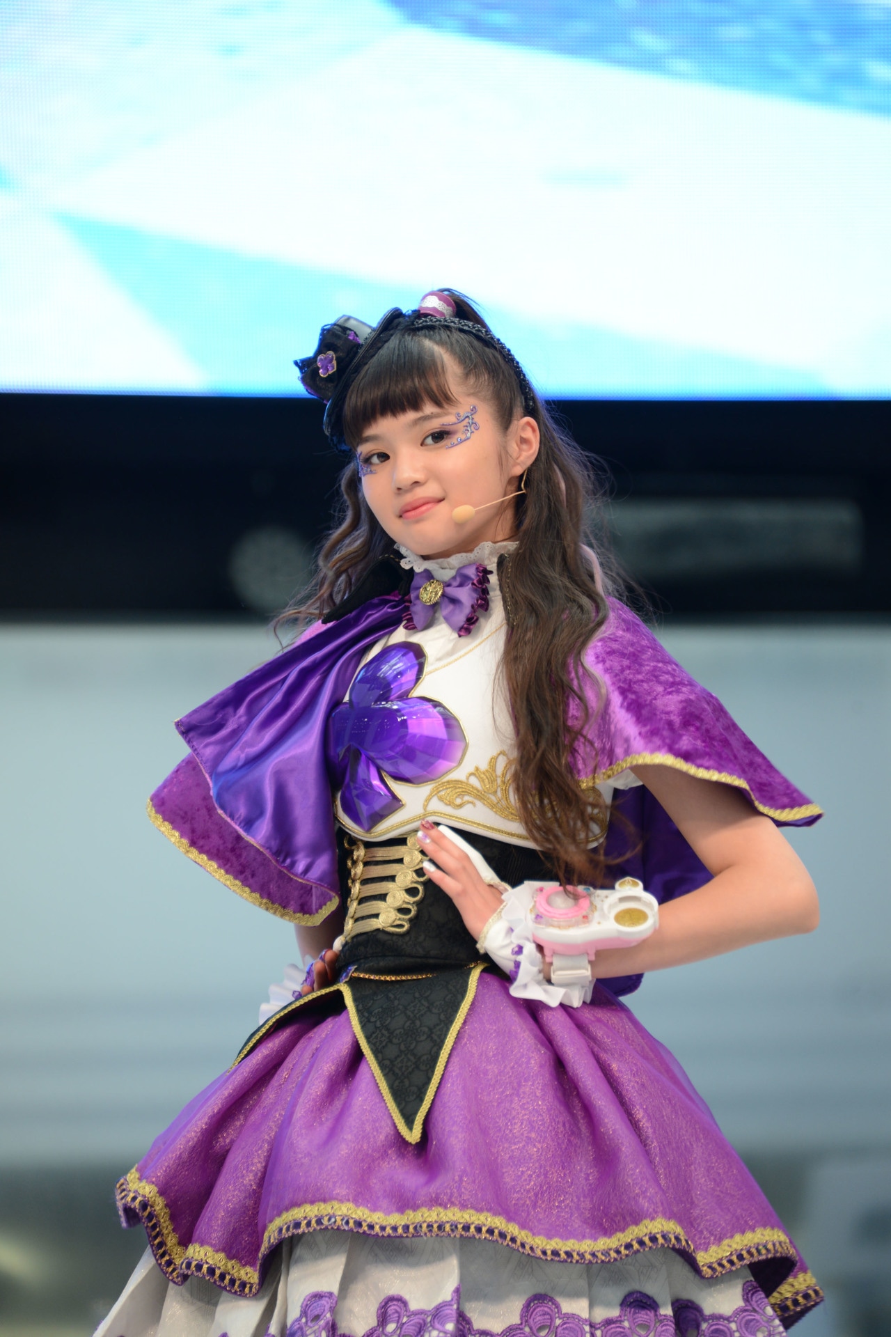 紫月ヨツバ役の原田都愛。