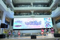 ファンに見送られながら、マジマジョピュアーズがステージを去る様子。