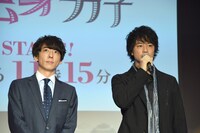 「東京独身男子」記者会見の様子。